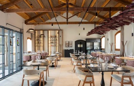 Celebra la comida o cena de empresa de Navidad en Finca Calderón, a solo cinco minutos de Requena, con nuestros menús.