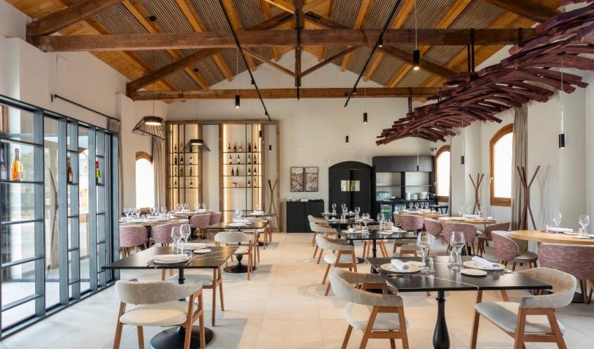 Celebra la comida o cena de empresa de Navidad en Finca Calderón, a solo cinco minutos de Requena, con nuestros menús.