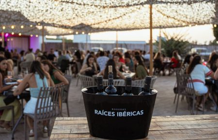 Eventos de verano y cenas maridaje entre viñedos en Finca Calderón Requena