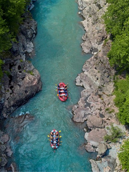 Adventure and wine lovers enjoying a rafting session on the Cabriel River combined with a premium winery tour and food pairing at Finca Calderón.